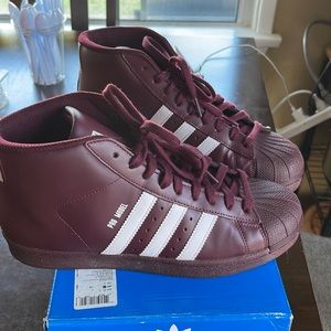 Burgundy adidas original size youth 7 great condition. Cleanin out my closet